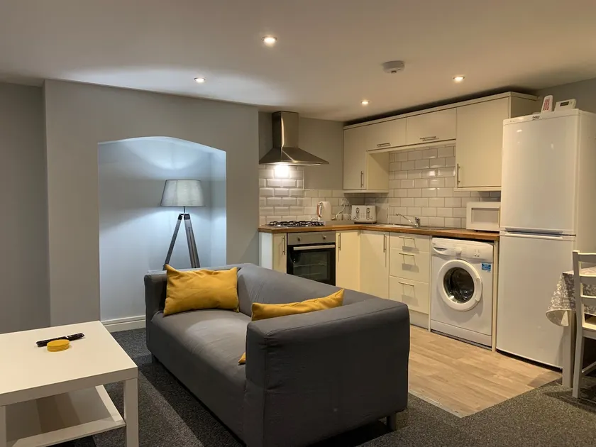Fantastic 1 Bedroom Basement flat with free parking - Image 1