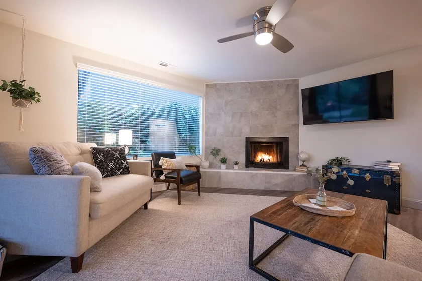 Cozy Modern Seattle Stay Near Airport & Downtown - Image 1