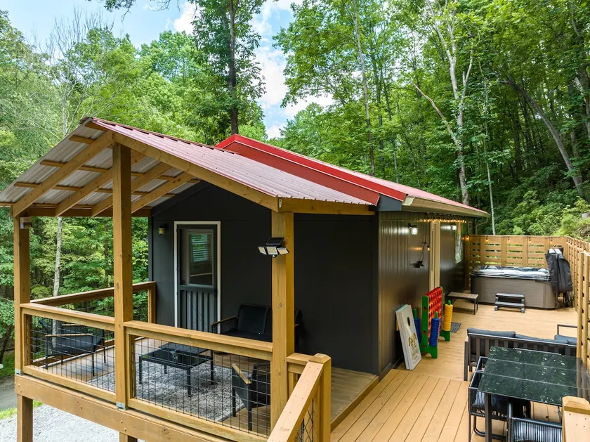 Summer special! Private creekside cabin w/ hot tub - Image 1