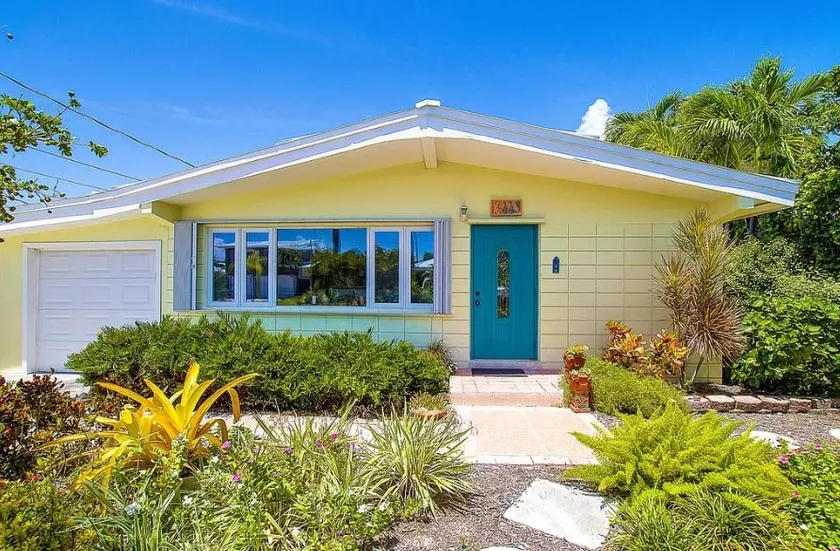 Butterfly Cottage | Hot Tub | Authentic Keys Charm - Image 1