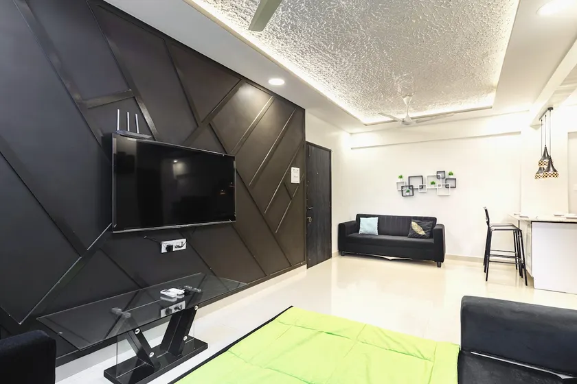 Modern, Spacious 1Bedroom Apt in Bandra(Carter Rd) - Image 1