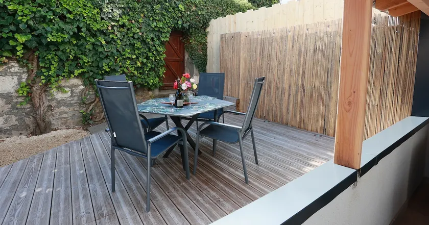 Pleasant townhouse with terrace near zoo - Image 1