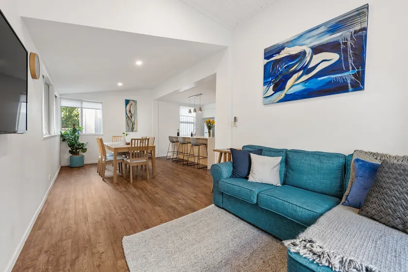 Contemporary Cute! 2Bed/1Bath/1Car~House~10min CBD - Image 1