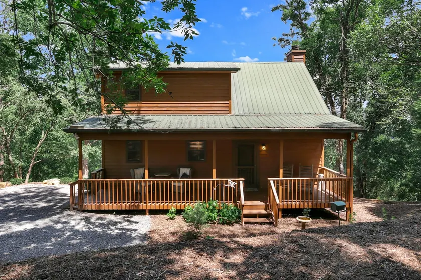 Cozy Mountain View Chalet - Image 1