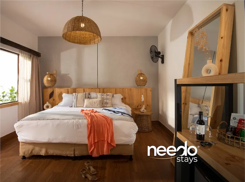 B) King Bed unit with Netflix, Walking Distance #1 - Image 1
