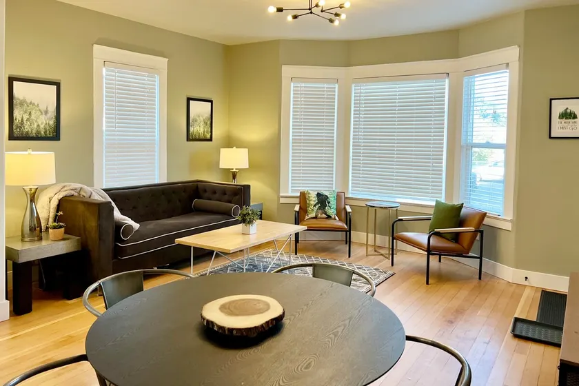 3BR Mashell Cottage in Downtown Near Rainier - Image 1