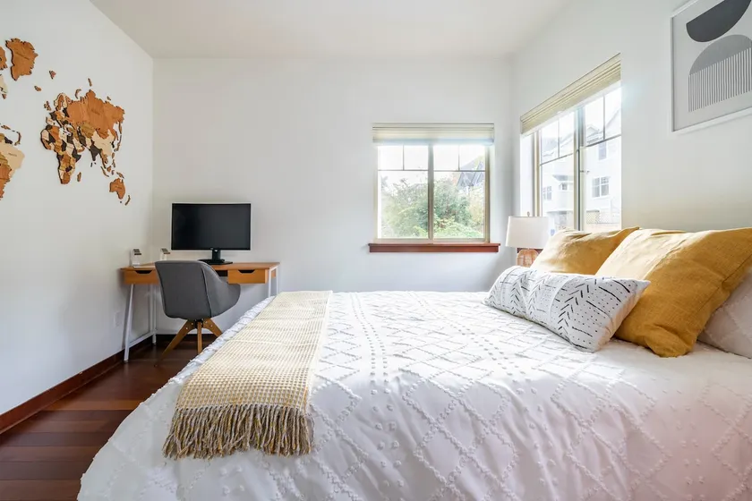 Modern 2BR Oasis: WFH, Central with Parking - Image 1