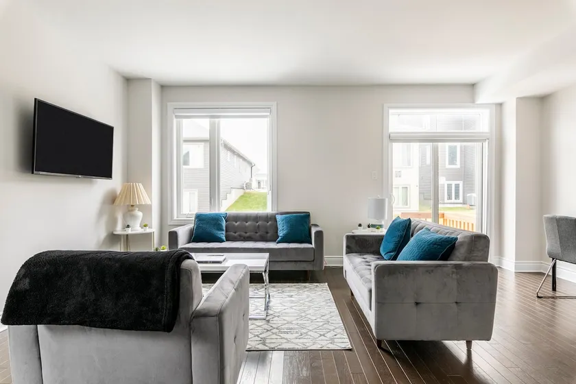 Spacious Family Home. Airport 8min Downtown 15 min - Image 1