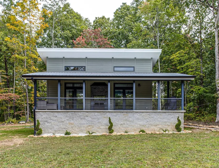 Cozy Two Bedroom Cabin with Hot Tub in Waters Edge - Image 1