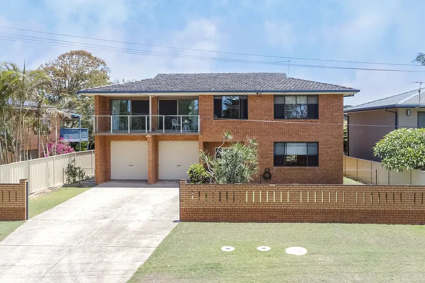 Byron's Beach House Mylestom - Image 1