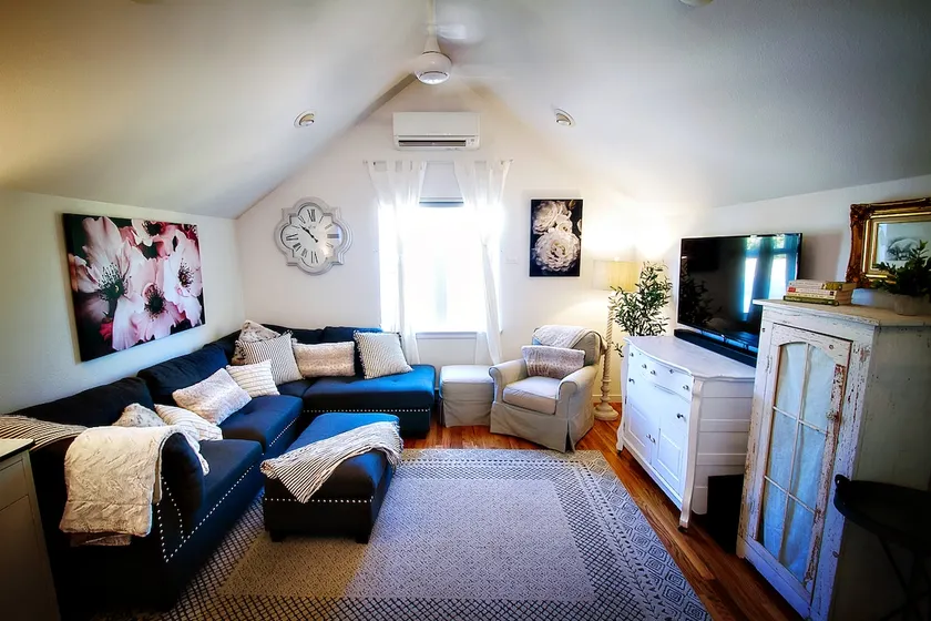 Dreamy 1BR Carriage Apt ~ Walk to Dining & Shops - Image 1