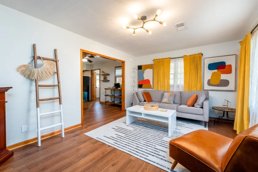 Sleeps 6 Convenient Mid Century in Parsons, TN - Image 1