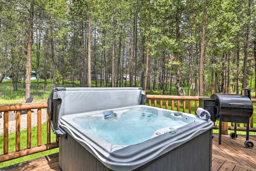 Bend Modern Cabin w/ Private Hot Tub . Fenced Yard, Game Room, Pet-Friendly - Image 1