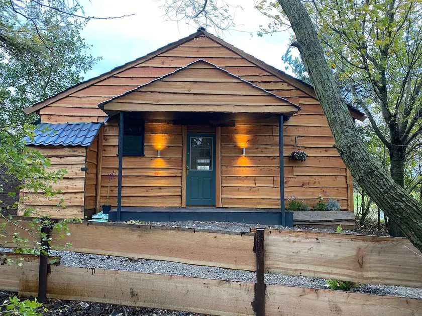 Beautiful Log Cabin - Image 1