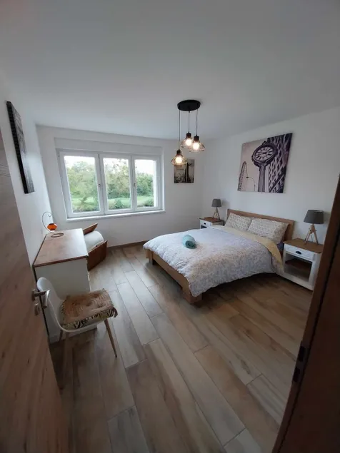 3 large bedroom apartment with parking - Image 1
