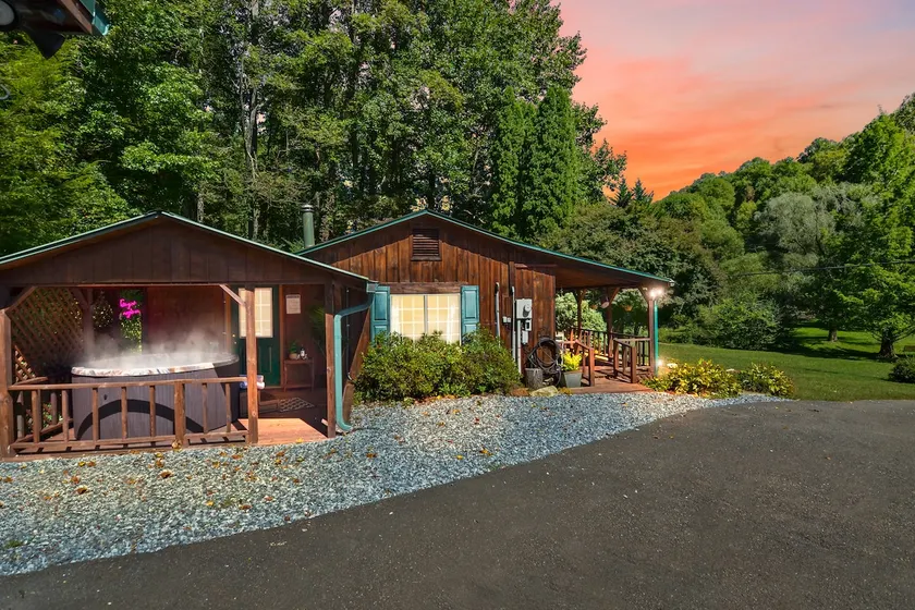 Charming Storybook Cabin Retreat in Blue Ridge - Image 1