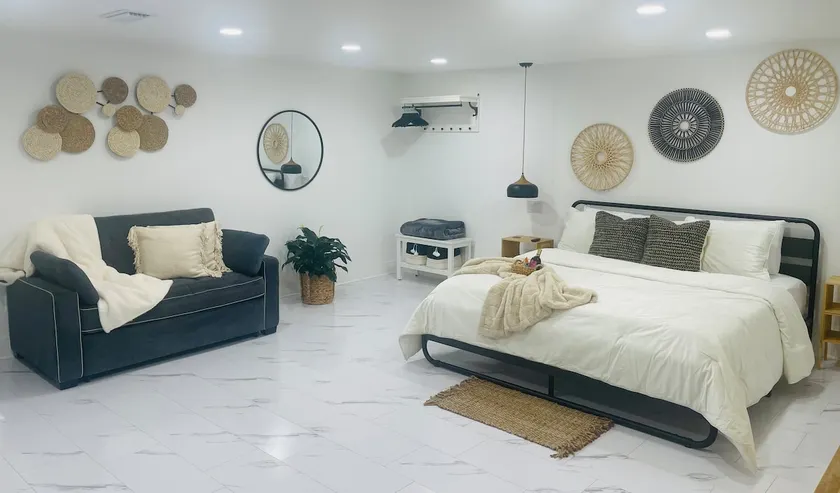 Spoil yourself! Private, squeaky-clean, KING bed. - Image 1
