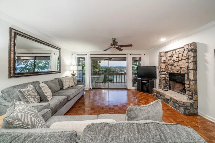 Lake Hamilton Condo - Sleeps 4, Pool, and Hot Tub! - Image 1
