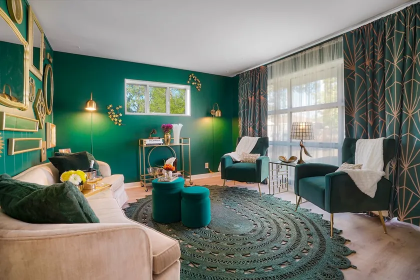 Trendy 4 BR 15 Min from DT w PingPong+ HOT-Tub - Image 1