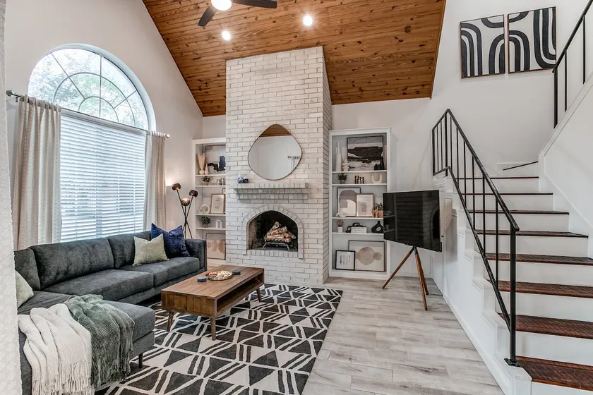 Laid-back Lakewood 4-Bed - Image 1