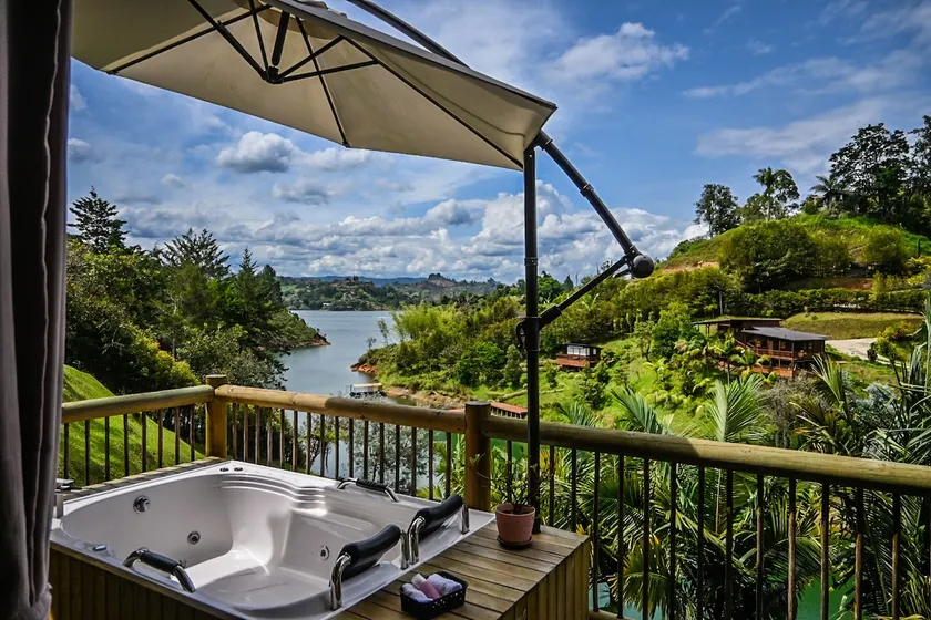 Private Suite in Guatapé with Jacuzzi - Image 1