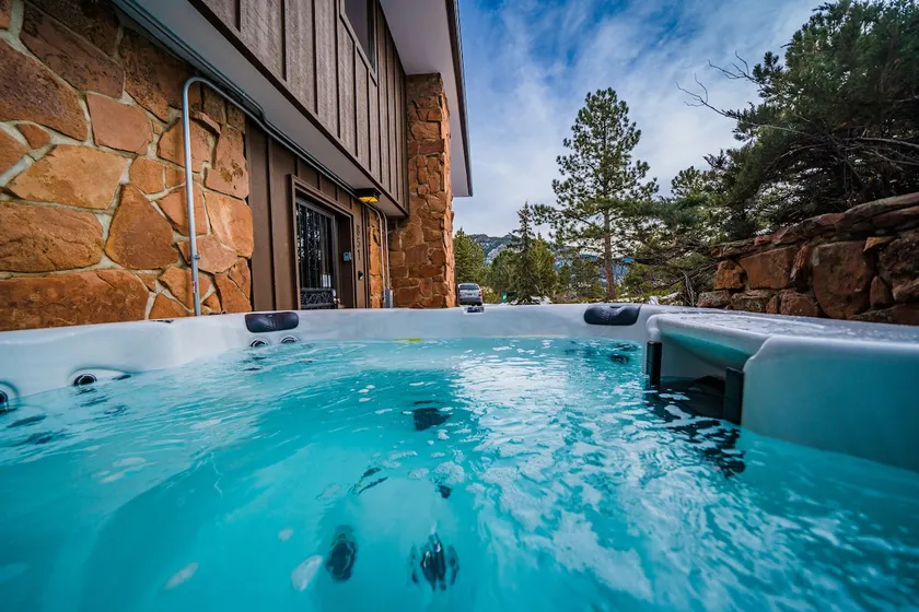 Longs Peak Views, Game Room, Fireplaces. Sleeps 12 - Image 1