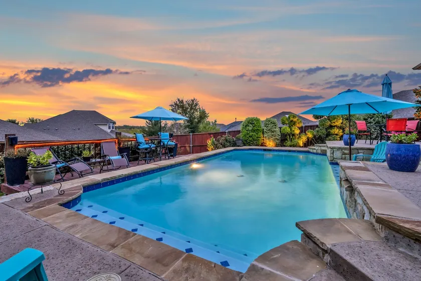 Luxury 3 Bed 2.5 Bath w/ Resort Style Pool! - Image 1