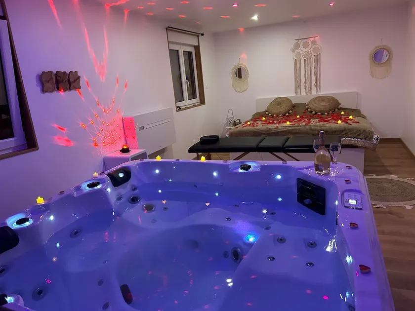 Cozy house with Jacuzzi - Image 1