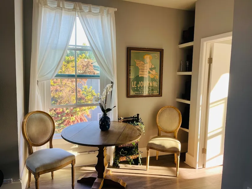 Welcoming Downtown Flat in San Mateo - Image 1