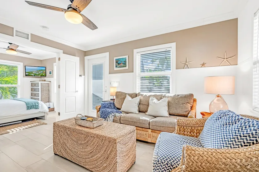 Islamorada bungalow 2 bed & pool - Image 1