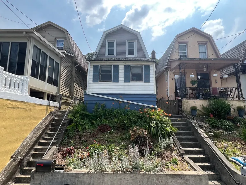 House Select - Image 1