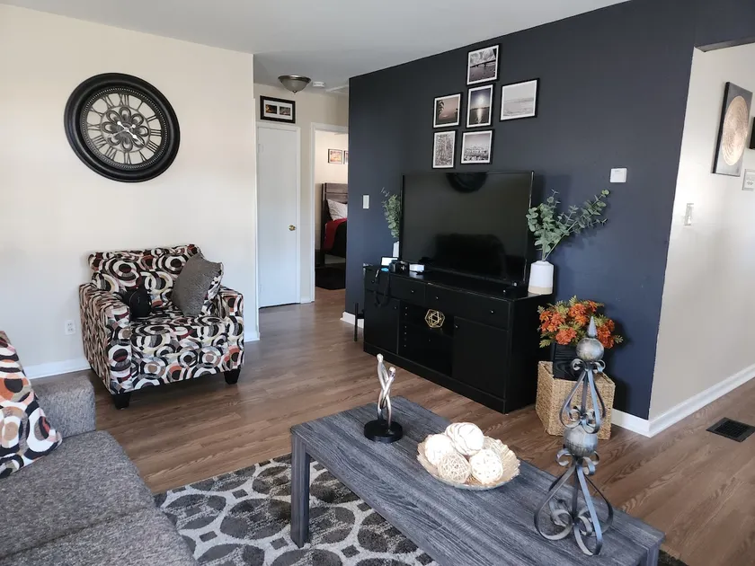 Cozy 2Br 1Ba Near YSU & Downtown Youngstown - Image 1