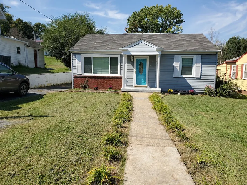 Walking distance to downtown! - Image 1