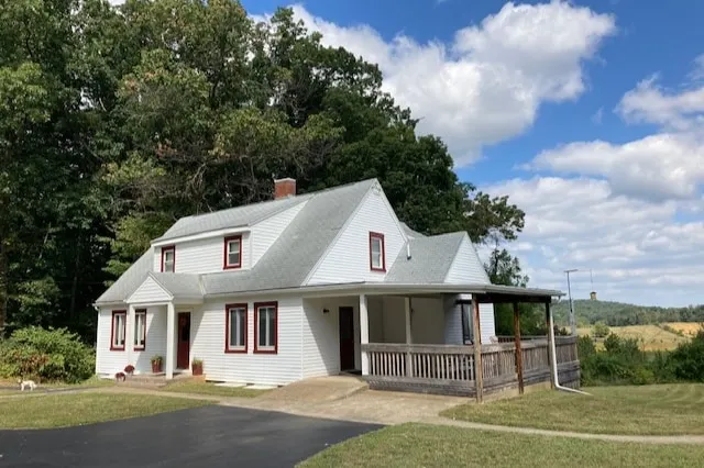 Peacefield: Farmhouse in the Shenandoah Valley - Image 1