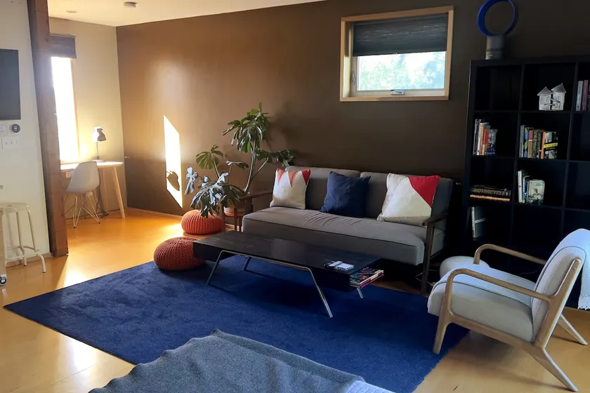 Modern Studio Apartment - Image 1