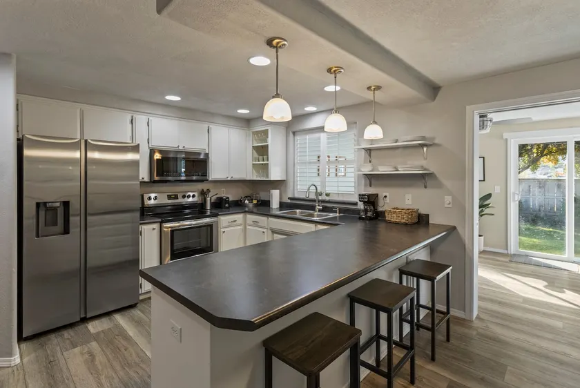 Ideal & quiet location, 3BR+office, perfectly cozy - Image 1