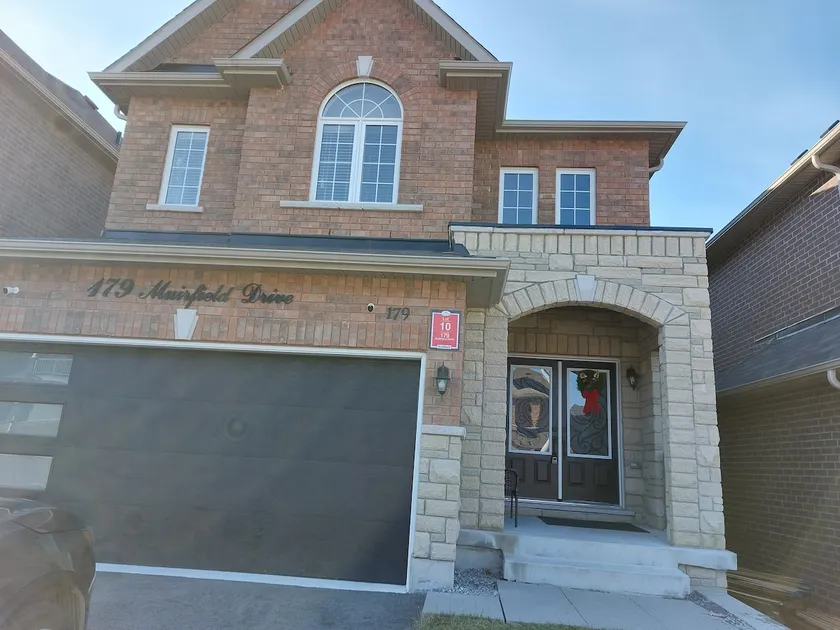 Modern 5-bedroom house close to Ardagh Bluffs - Image 1