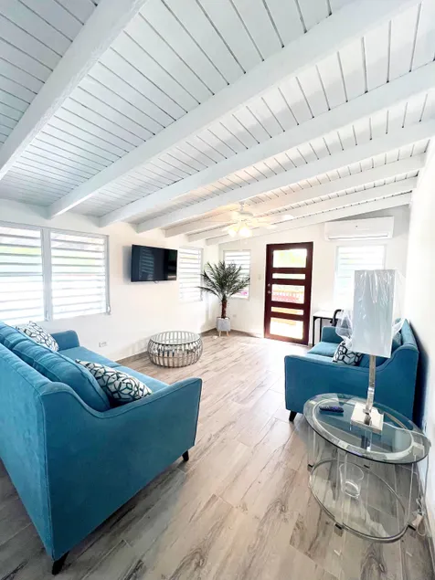 Beautiful 2 BD/1 BR Apartment CR - Image 1