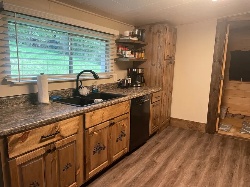 Freshly remodeled 2 Bedroom near Sophia Tunnel - Image 1