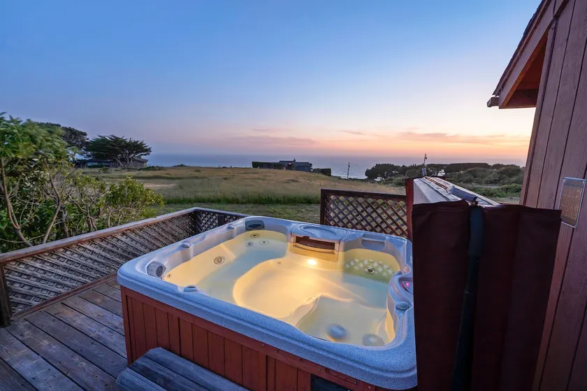Cozy Sea View Cabin - Ocean Views - Hot Tub - Image 1