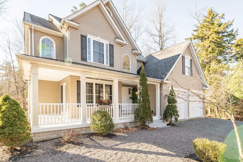 Luxury 4 bedroom house in Pocono Mountains with Hottub in Golf Course Near Lake - Image 1