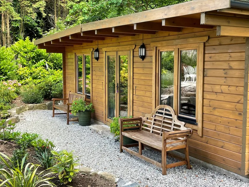 Cornwall - secluded log cabin surrounded by nature - Image 1
