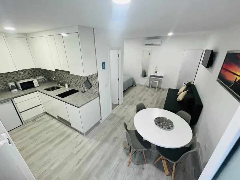 5studio 300m from Costa da Caparica beach - Image 1
