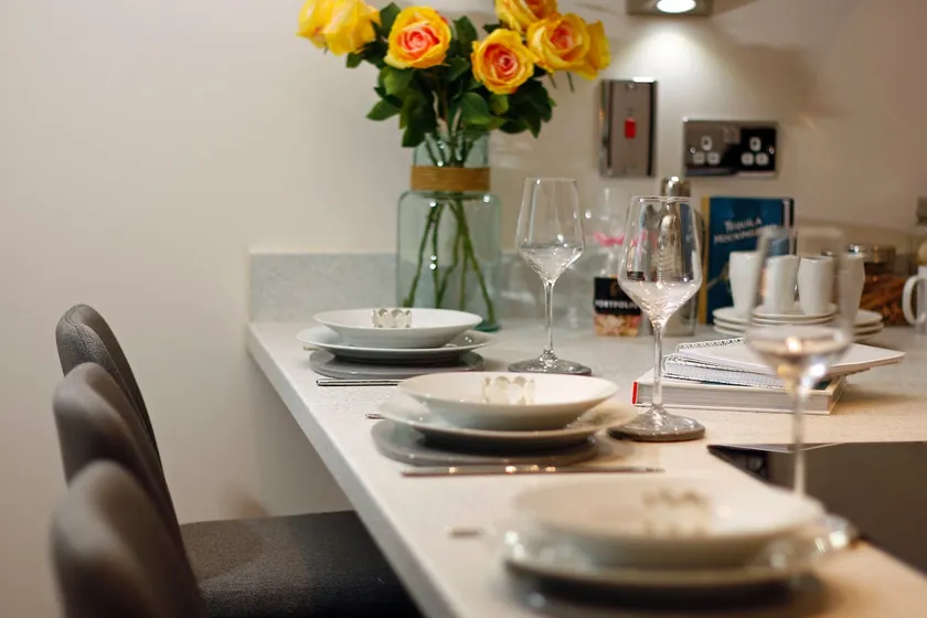 ✨ Modern Welwyn Garden City 2‑Bedroom Serviced Apartment with Free Parking ✨ - Image 1
