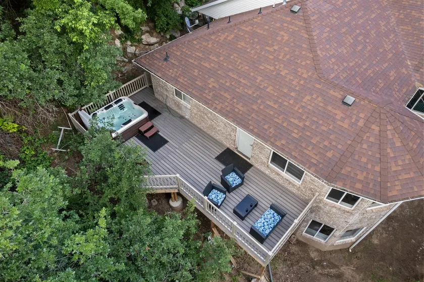 Spacious Mountain Hideaway 4 BD 3 BA W/ Hot Tub - Image 1