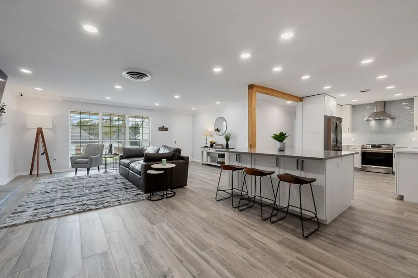 Gorgeous Gem in the Heart of Lakeland - Image 1