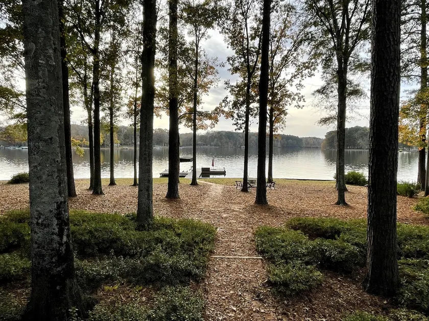 Lake Oconee Breathtaking Sunsets and Tons of Lake Frontage - Image 1