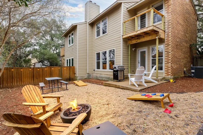 2 King Beds -Close to Downtown - Private Backyard - Image 1