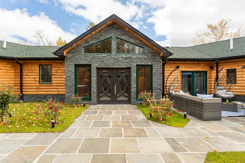 Luxury Custom Home With Hot Tub Minutes From Town - Image 1