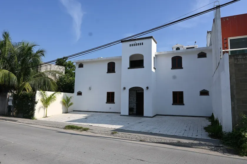 Comfortable house, 3 minutes from the beach with a pool - Image 1